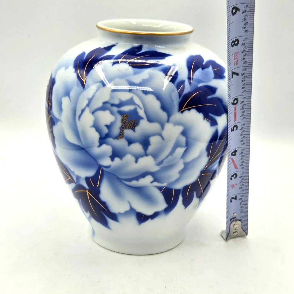 FUKAGAWA ARITA Porcelain Vase Peony Blossom  ARITA JAR 9